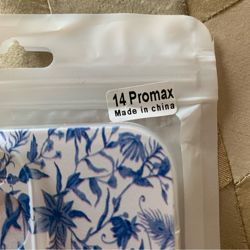I Phone 14 Promax Blue Floral Case! The New Case Accessories - Picture 2 of 5